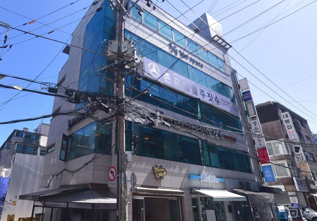 신사동 신사역 역세권, 테라스 사용 가능, 자연광 잘 들어오는 스튜디오 매물의 5번째 사진