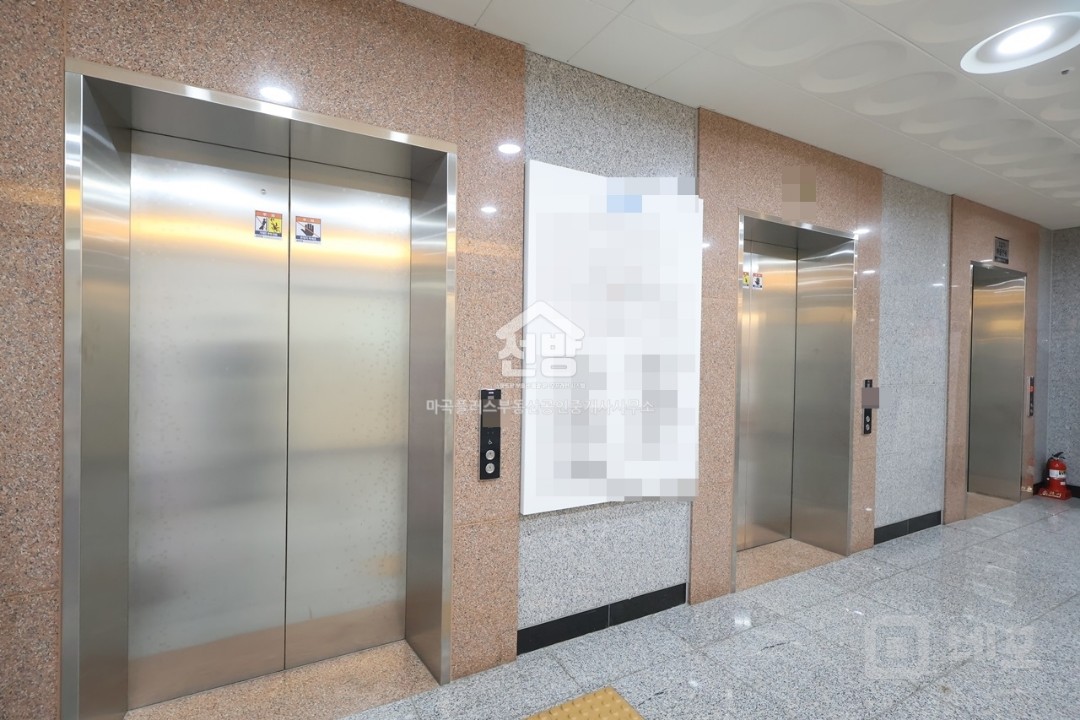 오픈천장, 폭이 넓은 정방형 상가 매물의 5번째 사진