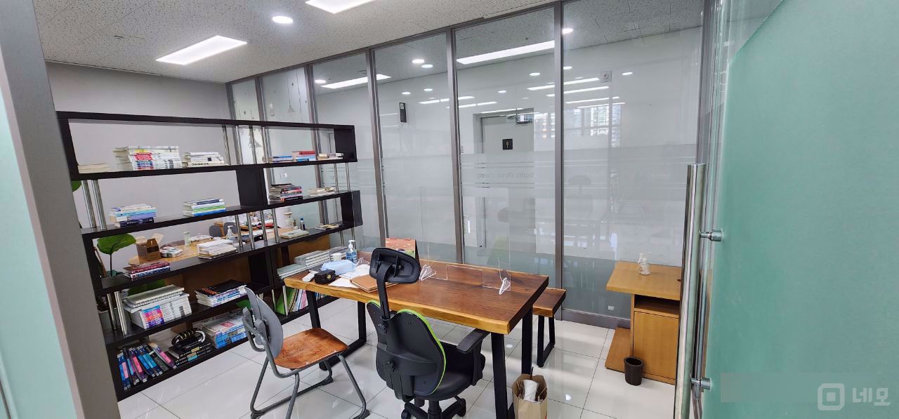 대치역 역세권, 도로변에 위치한 가시성 좋은 5층 상가 매물의 1번째 사진