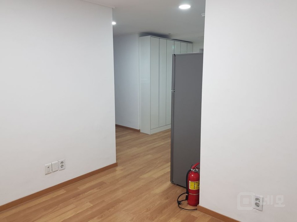 바닥난방내부화장실에어컨옵션싱크대옵션개인사무실및피부관리타투네일강추 매물의 6번째 사진