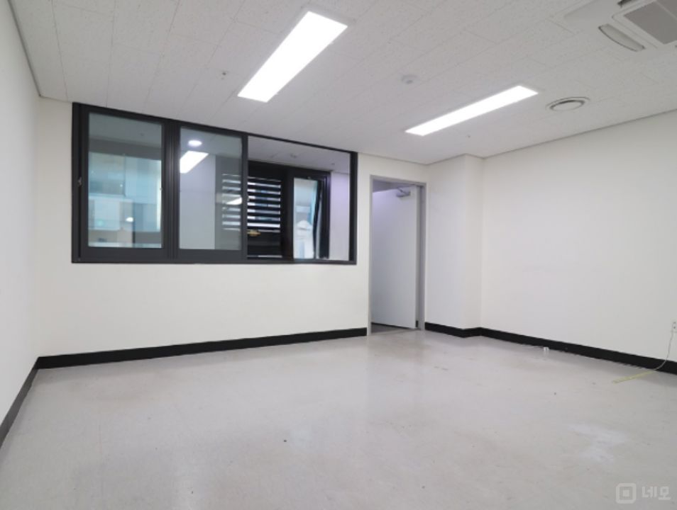 정사각형, 발산역역세권, 발코니 있는 주차2대 가능한 저렴한 사무실 매물의 2번째 사진