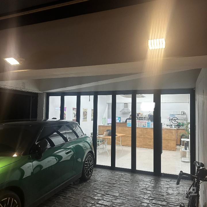 신촌역,홍대입구역 사이5분거리 무료주차가능2대 가능 상가 매물의 7번째 사진