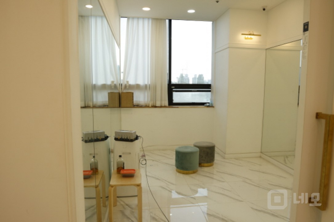 깔끔한 인테리어에 넒은공간을 활용할수 있는 건물입니다. 매물의 4번째 사진