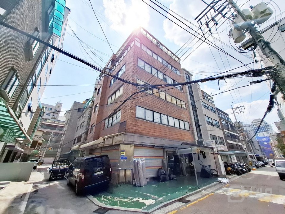 🏢✨ 종로 충신동, 발코니 포함 넓은 사무실 임대! 🚇 매물의 12번째 사진