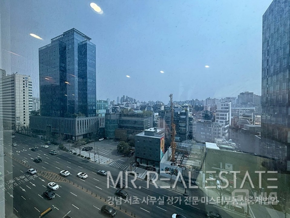 도산대로변건물.고층뷰.교통편우수.내외관컨디션ACE 매물의 10번째 사진