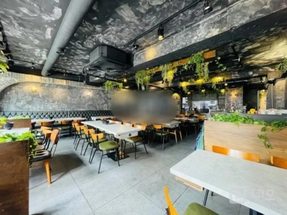 먹자골목 메인상권 유동최상 S급 노출좋은 2층 상가점포 매물의 1번째 사진