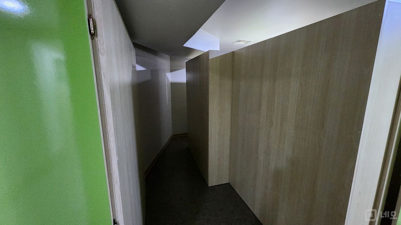 홍제동 무악재역 역세권, 다수의 대단지 아파트 인접, 접근성 좋은 독서실 매물의 4번째 사진