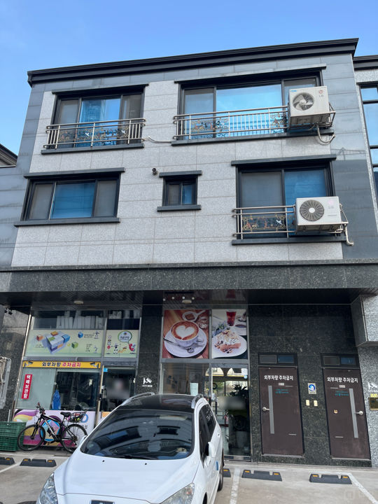 깔끔한 인테리어 및 시설 완비된 상동 1층 브런치 카페 매물의 10번째 사진