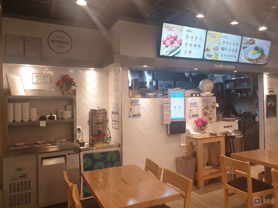 오피스텔 건물에 위치한, 유동인구 많은 장항동 매장 매물의 5번째 사진