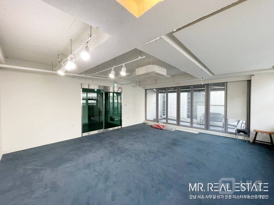 사진有.신사역 8번출구 인근.테라스有.접근성甲 매물의 6번째 사진