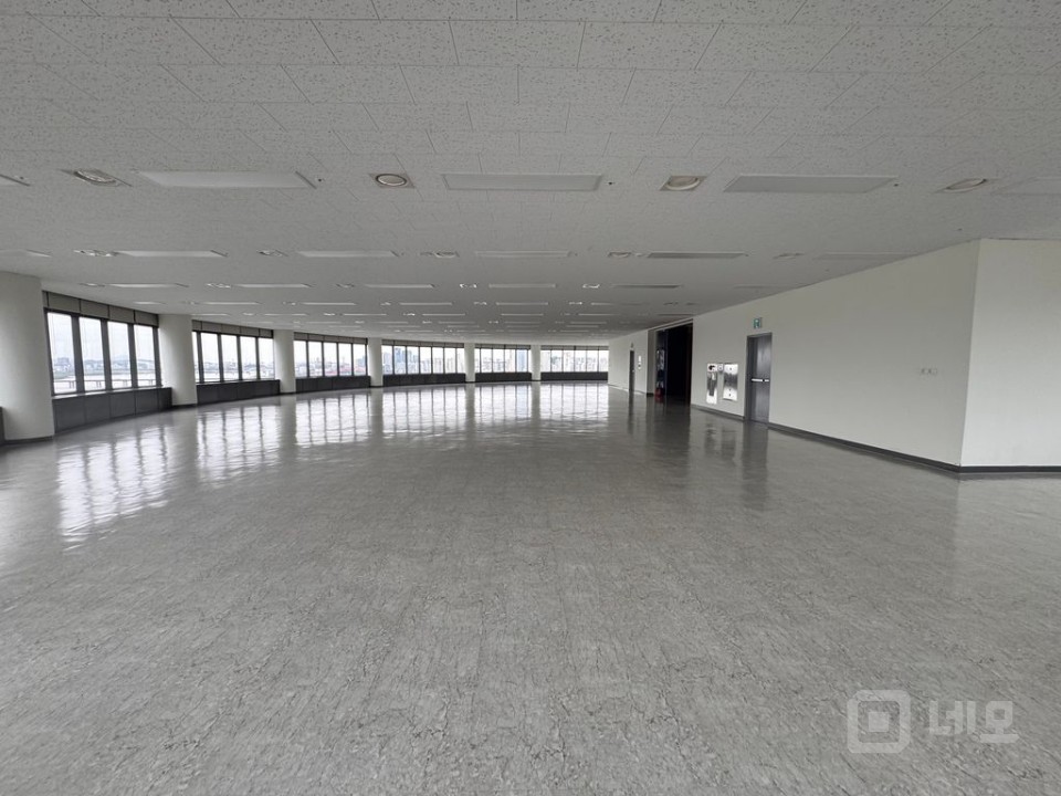 한강뷰 가성비 최고의 사무실 최고층 주차편리 강변북로 앞 매물의 11번째 사진