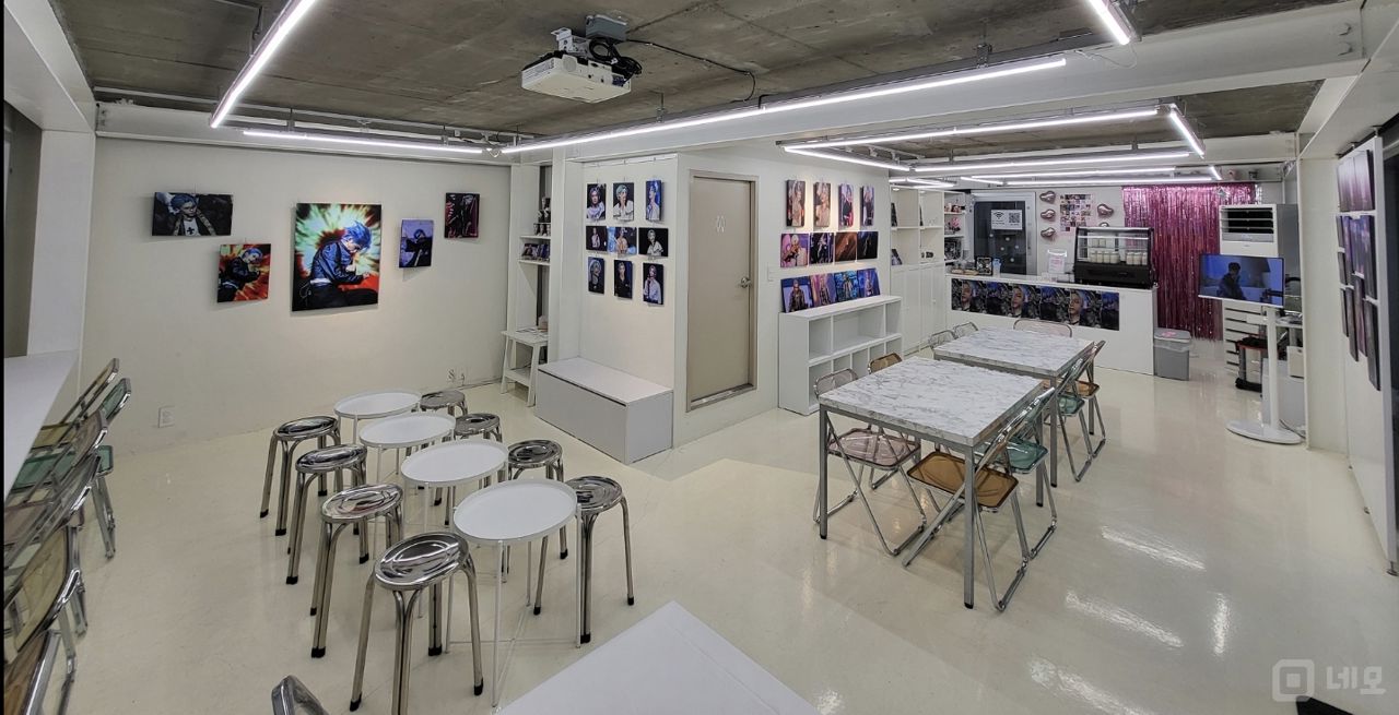 깔끔한 인테리어 화이트톤 이벤트/생일 카페 매물의 1번째 사진
