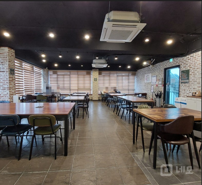 신촌역 및 연세대 인근 유동인구 많은 2층 카페 매물의 1번째 사진