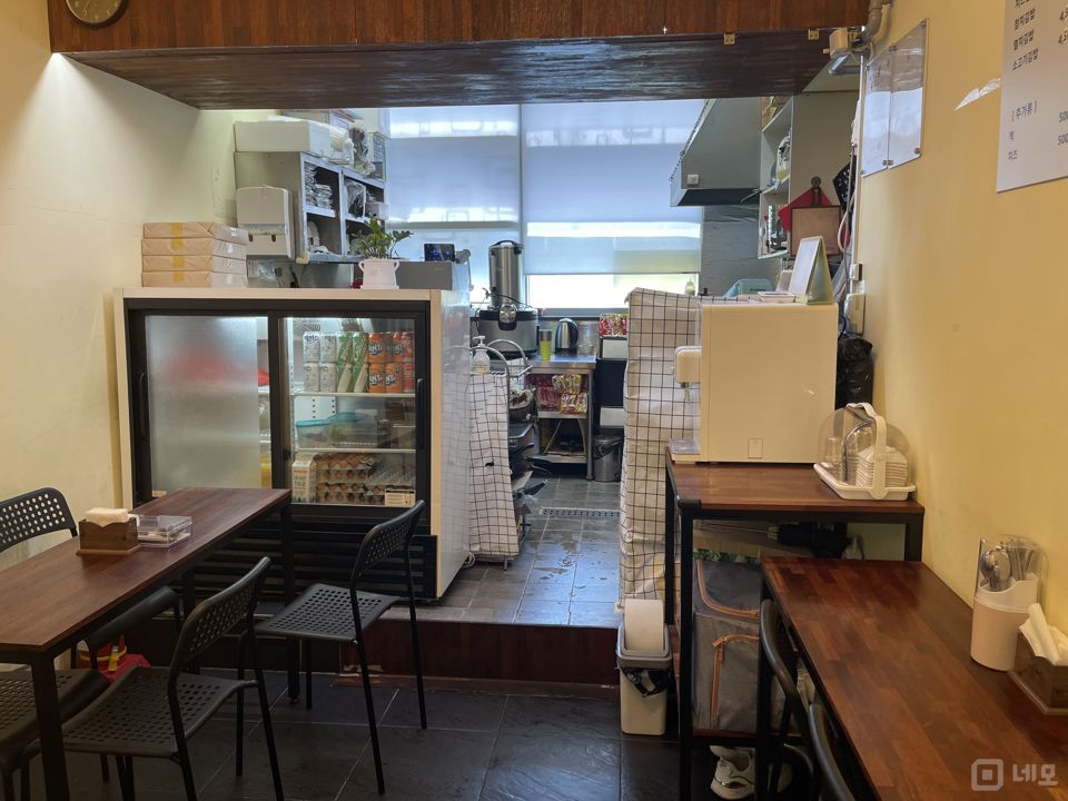 대치동 깔끔한 시설 및 인테리어 분식점 매물의 2번째 사진
