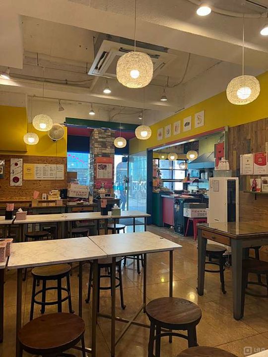 신사동 번화가에 위치한 상가 매물의 5번째 사진