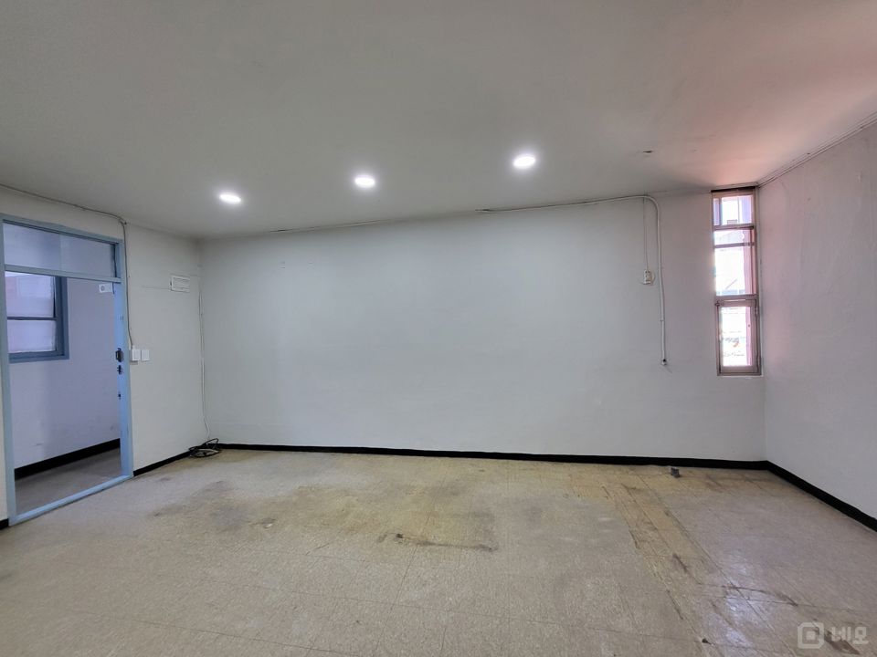 신설동역입구 횡단보앞 3층 깨끗하고 저렴한 사무실 매물의 1번째 사진