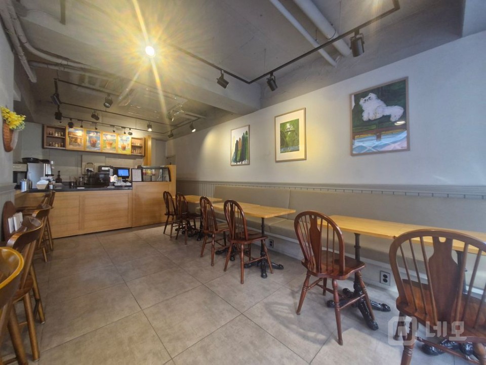 ☕ 반포동 감성 카페 창업 기회! 권리양도 (가시성 우수한 코너 상가) 매물의 2번째 사진