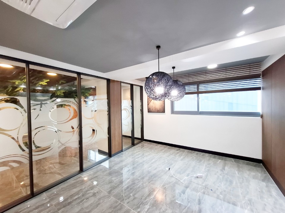 🏢 연남동 프라임 로케이션, 약 444평 대형 오피스 매물의 19번째 사진