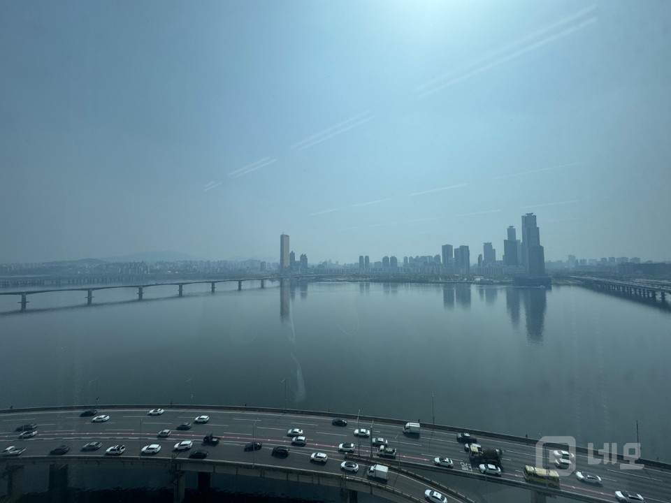 한강뷰 가성비 최고의 사무실 최고층 주차편리 강변북로 앞 매물의 18번째 사진