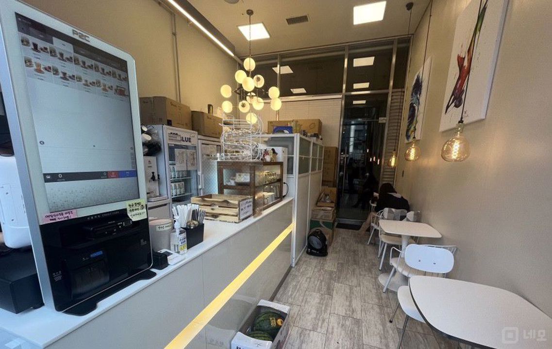 내부 깔끔한 상가입니다. 매물의 4번째 사진