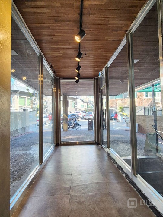 신축급 외관 편리한 1층 사무실 깔끔한 내부 공간 매물의 10번째 사진