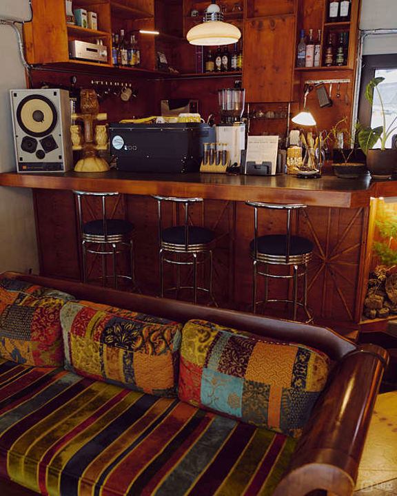 망원동 복합상권에 위치한 BAR 매물의 1번째 사진