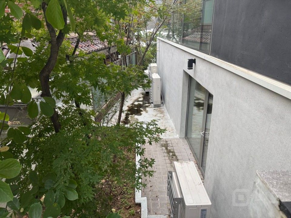 “강남 중심지 1층 매물, 모던 감성 + 즉시 입주 가능” 매물의 20번째 사진