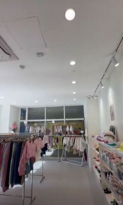 파주시 목동동, 깔끔한 인테리어 완비된 1층 아동복판매점 매물의 2번째 사진