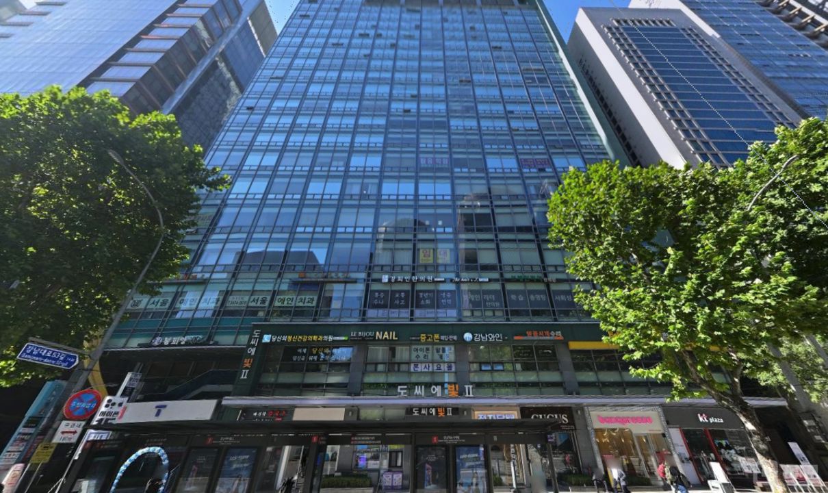 강남역 역세권, 대로변에 위치한 접근성 좋은 서초동 파티룸 매물의 9번째 사진