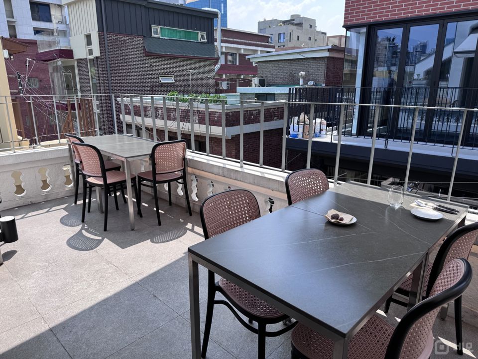 성수동 성수역 역세권, SNS 핫플레이스, 개방감 좋은 요리주점 매물의 6번째 사진