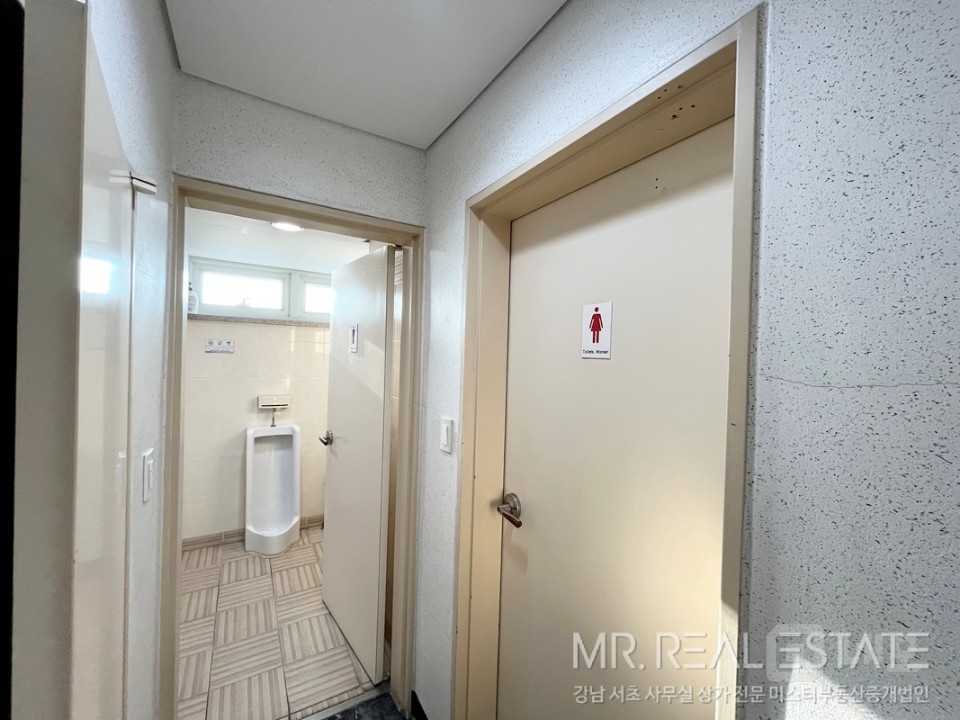 선정릉대로변초역세권 단독층 자주식주차 무권리화이트톤 홀+룸3+탕비 매물의 19번째 사진
