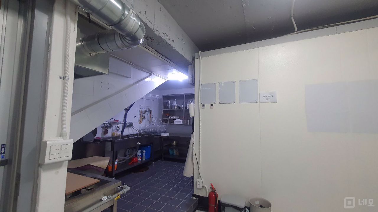 유동인구 많은 방배동 대로변 지하 상가 매물의 4번째 사진