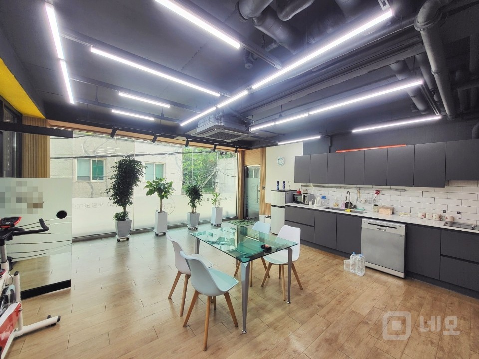 특급 디자인 사무실 채광 GOOD 빠른입주가능한 공간  매물의 9번째 사진
