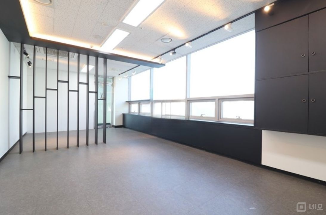 마곡초역세권 인테리어예쁜 약10평 사무실 매물의 4번째 사진