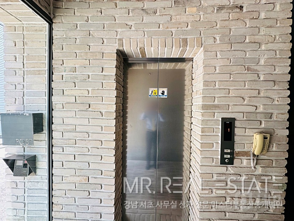 실사진 강남구청역3분 코너건물 자주식주차 리모델링 매물의 6번째 사진