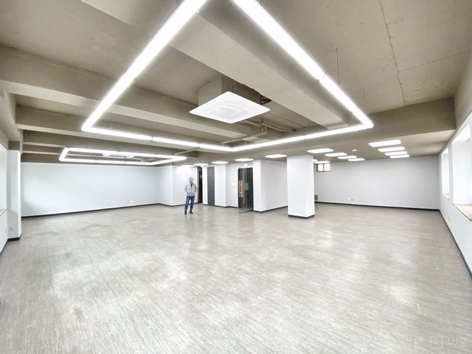 ★압구정역 도보 1분거리 초역세권 쾌적하고 깔끔한 사무실 임대★ 매물의 1번째 사진