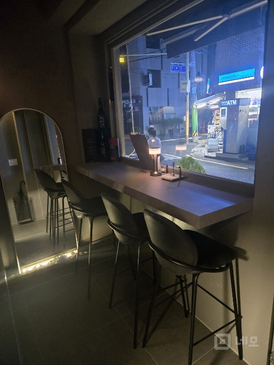 꾸준히 단골이 늘어가고있는 위스키바 급매합니다. 매물의 2번째 사진