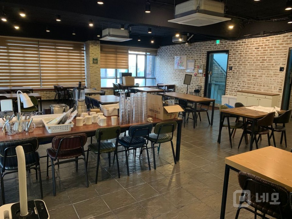 [신촌역 도보 6분] 41평 상가 / 카페·보드카페·파충류샵 추천 매물의 5번째 사진