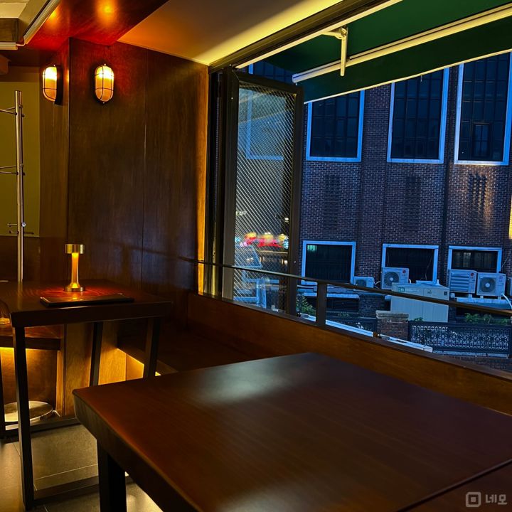 창천동 신촌역 역세권, 고급스러운 인테리어, 단골고객 많은 바 매물의 5번째 사진