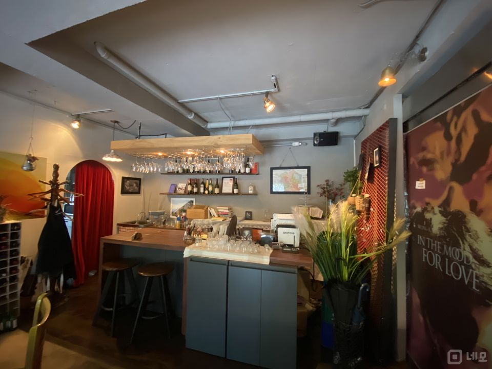 DMC역 역세권, 시설 완비된 상암동 2층 와인바 매물의 3번째 사진