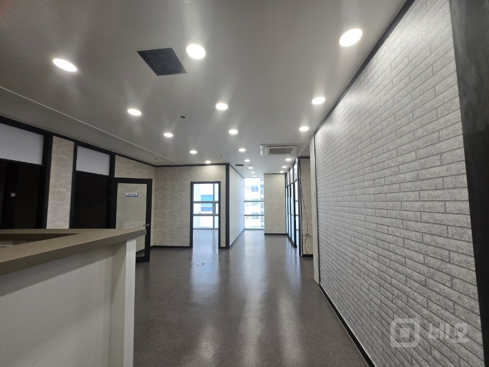 가산동 대형사무실 100평이상. 즉시입주.가성비 최고.. 매물의 4번째 사진