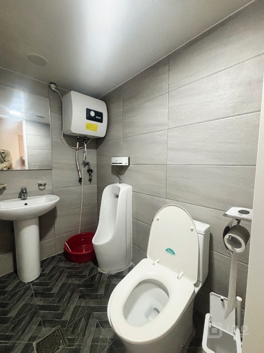 인테리어 굿~! 홍대 와우공원 인근 상가 사무실 매물의 18번째 사진