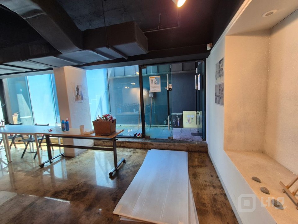 썬큰 구조의 채광이 가능한 쾌적한 지층  매물의 1번째 사진