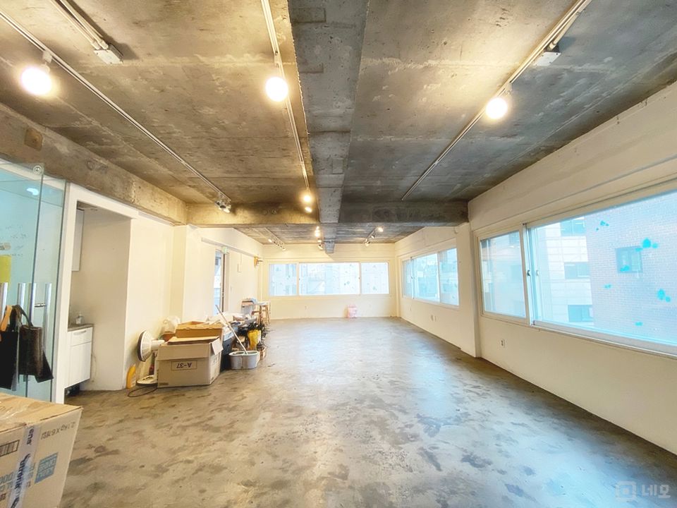 SY ll무권리ll 세련된 내/외부 창고2 채광까지좋은 가성비 사무실 매물의 1번째 사진