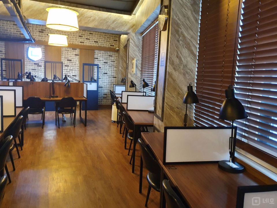삼전역 역세권, 초,고등학교 인근, 시설, 인테리어 완비된 스터디카페 매물의 2번째 사진