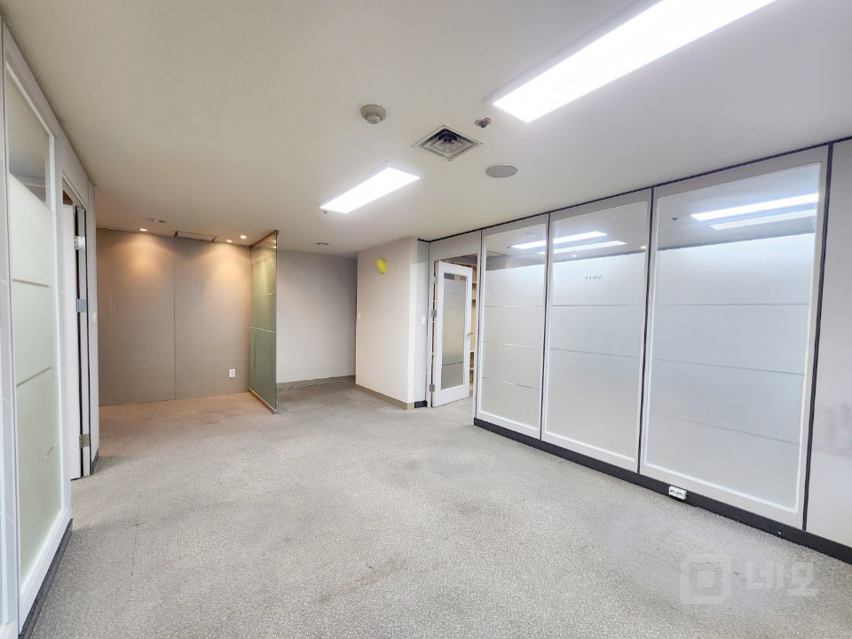 ★투룸+업무공간의 넓은 사무실 입니다. 매물의 3번째 사진