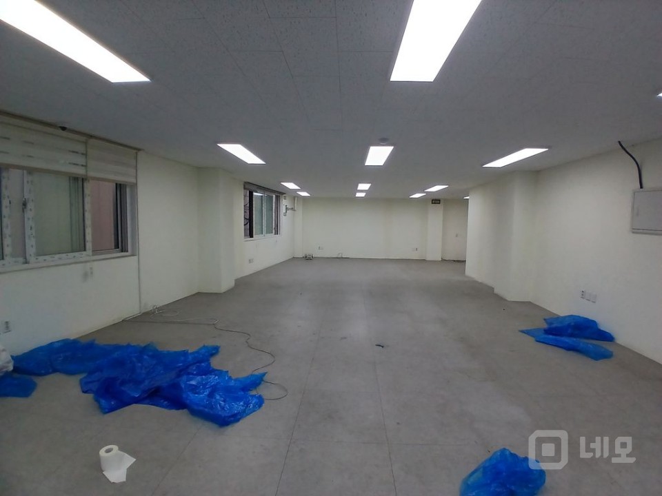 신림역 역세권 대로변 위치 내외관 깔끔한 무권리 가성비 상가사무실  매물의 3번째 사진