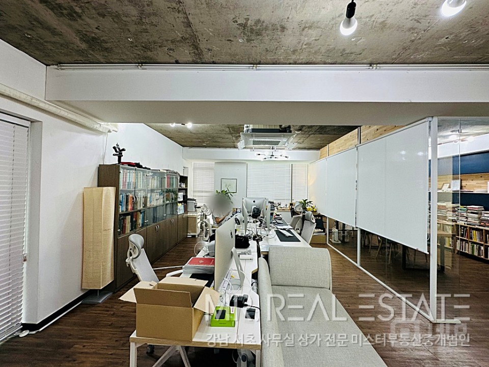내부 인테리어 최상, 오픈형천장, 근무 환경 매우 좋음 매물의 7번째 사진