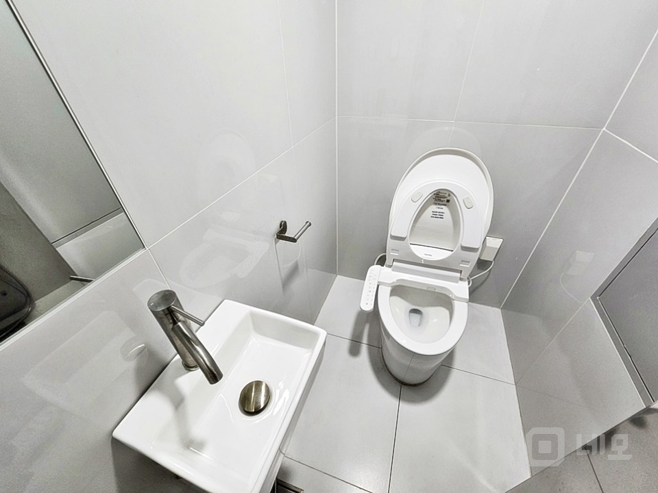 JS 서교동 신축급의 럭셔리 연층 테라스 사무실 매물의 12번째 사진