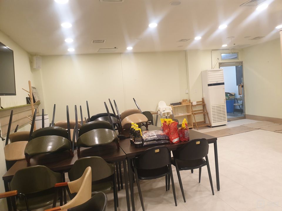 대로변, 코오롱아파트 단지 내 상가 지층 우면동 공실 매물의 2번째 사진